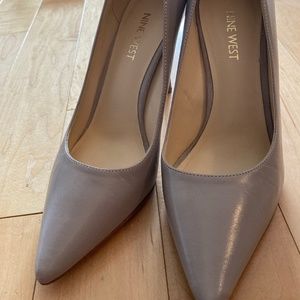 Nine West Light grey leather pumps